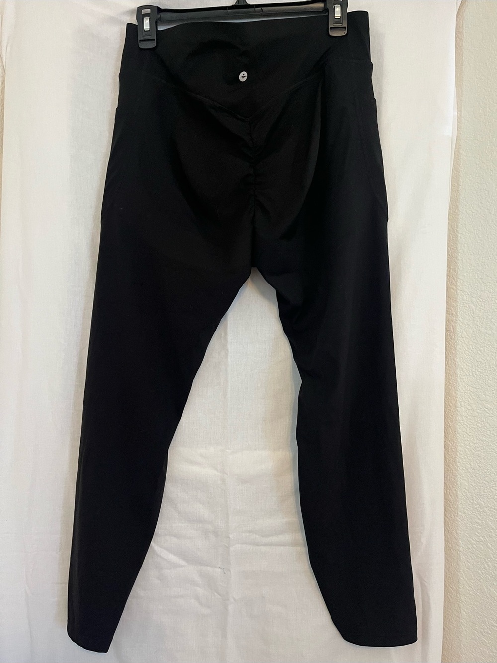 HALARA Black Athletic Leggings with Branded Fabric Science Tags - Picture 3 of 6